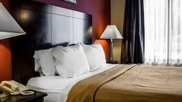 Standard Room, 1 Queen Bed, Non Smoking | Desk, blackout drapes, iron/ironing board, rollaway beds