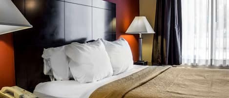 Kamar Standar, 1 Tempat Tidur Queen, Bebas Asap Rokok | Meja kerja, tirai kedap cahaya, dan setrika/meja setrika