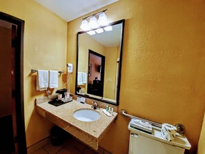 Room, 1 Queen Bed, Accessible, Non Smoking | Bathroom | Shower, free toiletries, hair dryer, towels - Quality Inn Brunswick Cleveland South (Brunswick)