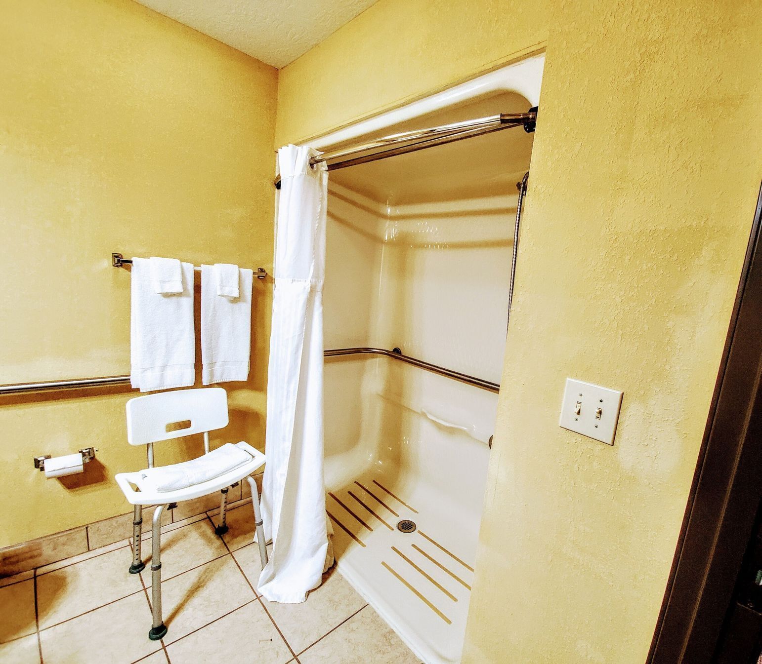 Baño | Regadera, amenidades de baño gratuitas, secadora de cabello, toallas 