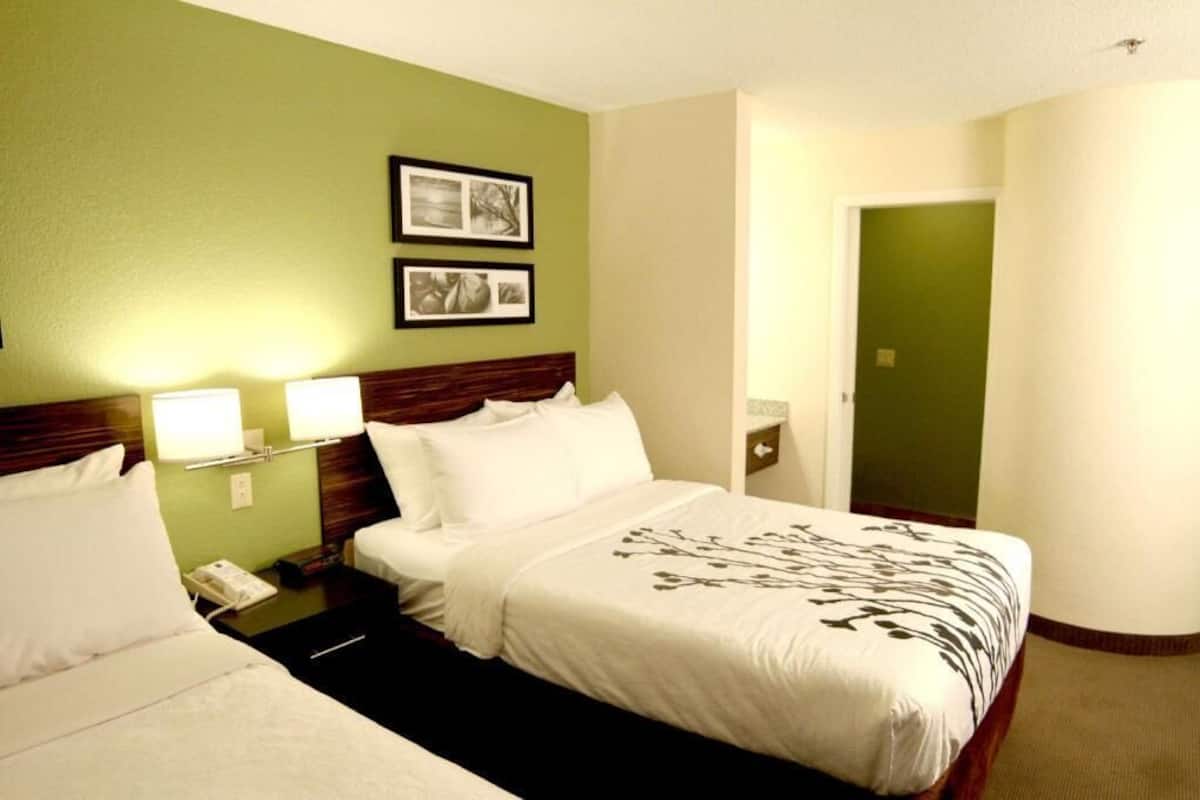 In-room safe, desk, iron/ironing board, cots/infant beds