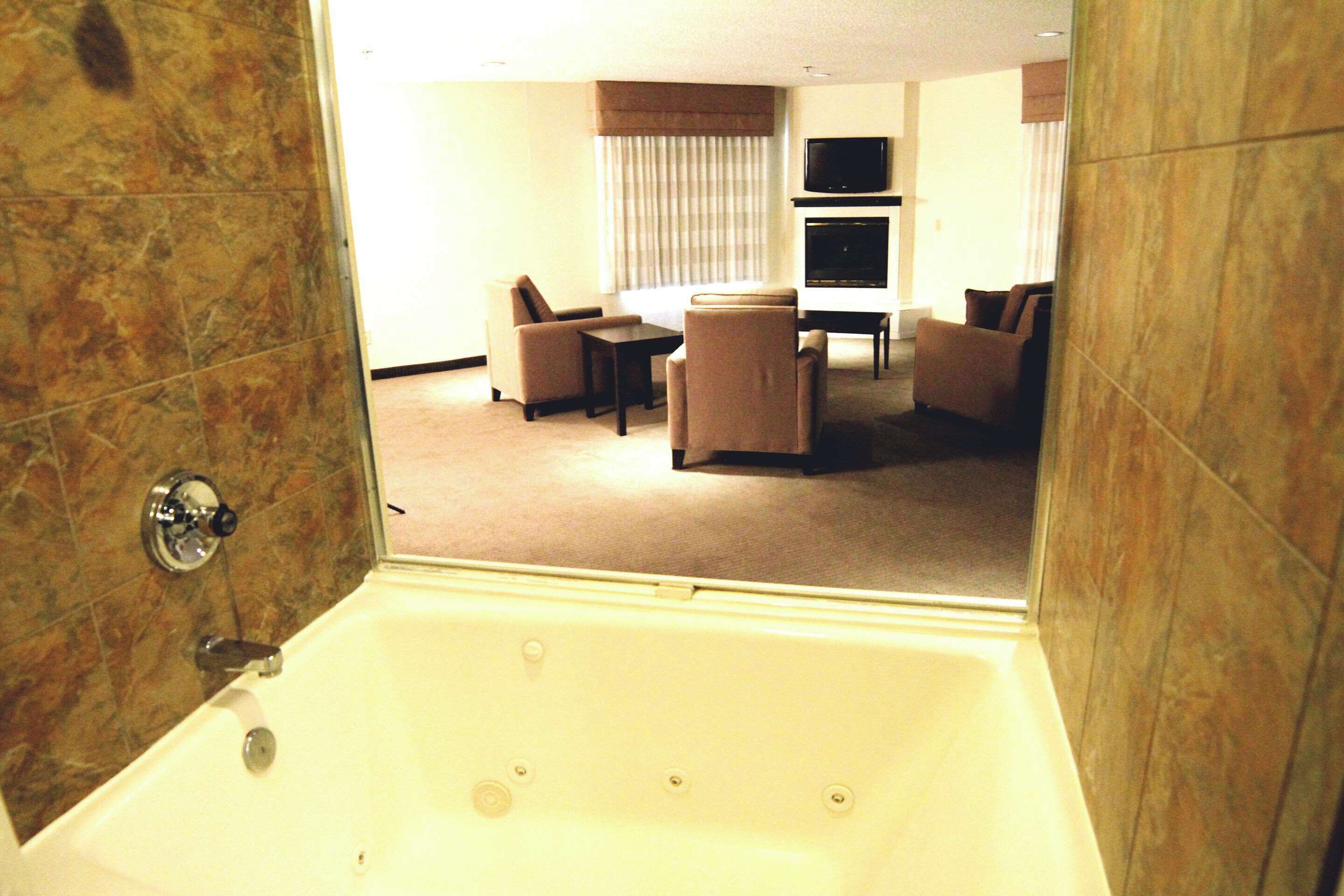 Zimmersafe, Schreibtisch, Bügeleisen/Bügelbrett, Babybetten