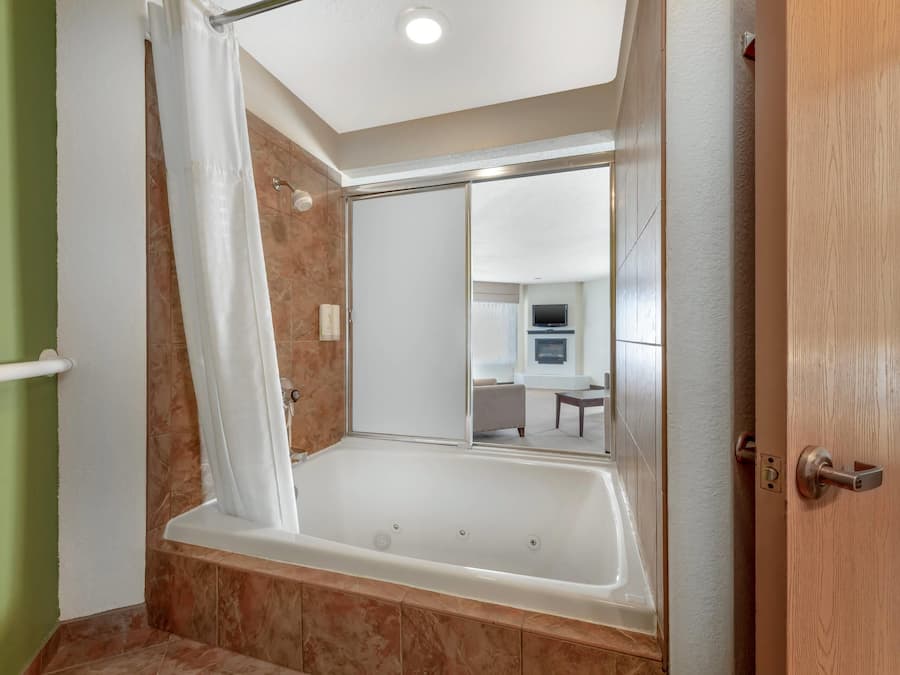 In-room safe, desk, iron/ironing board, cots/infant beds