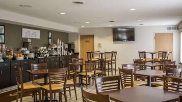 Café da manhã para viagem grátis todos os dias