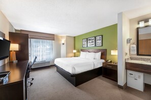 In-room safe, desk, iron/ironing board, cribs/infant beds - Sleep Inn Sandusky (Sandusky)