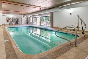 Indoor pool, sun loungers