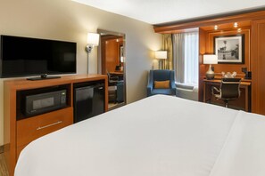 Phòng Tiêu chuẩn, 1 giường cỡ king, không hút thuốc | Bộ đồ giường kháng dị ứng, bàn, bàn ủi/dụng cụ ủi quần áo 