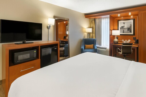 Habitación estándar, 1 cama King size, para no fumadores | Ropa de cama hipoalergénica, escritorio y tabla de planchar con plancha 