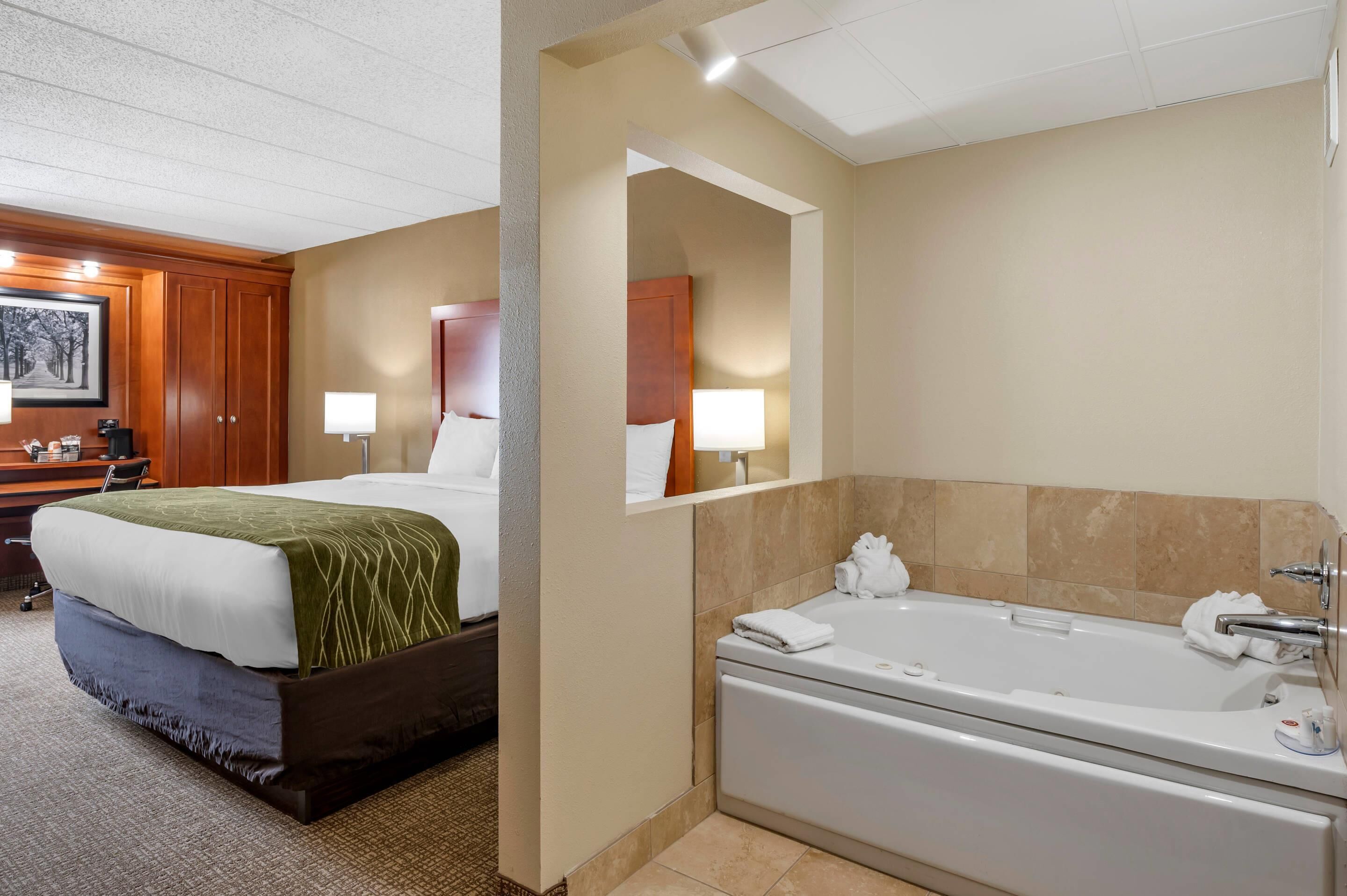 Standard Room, 1 King Bed, Non Smoking, Hot Tub