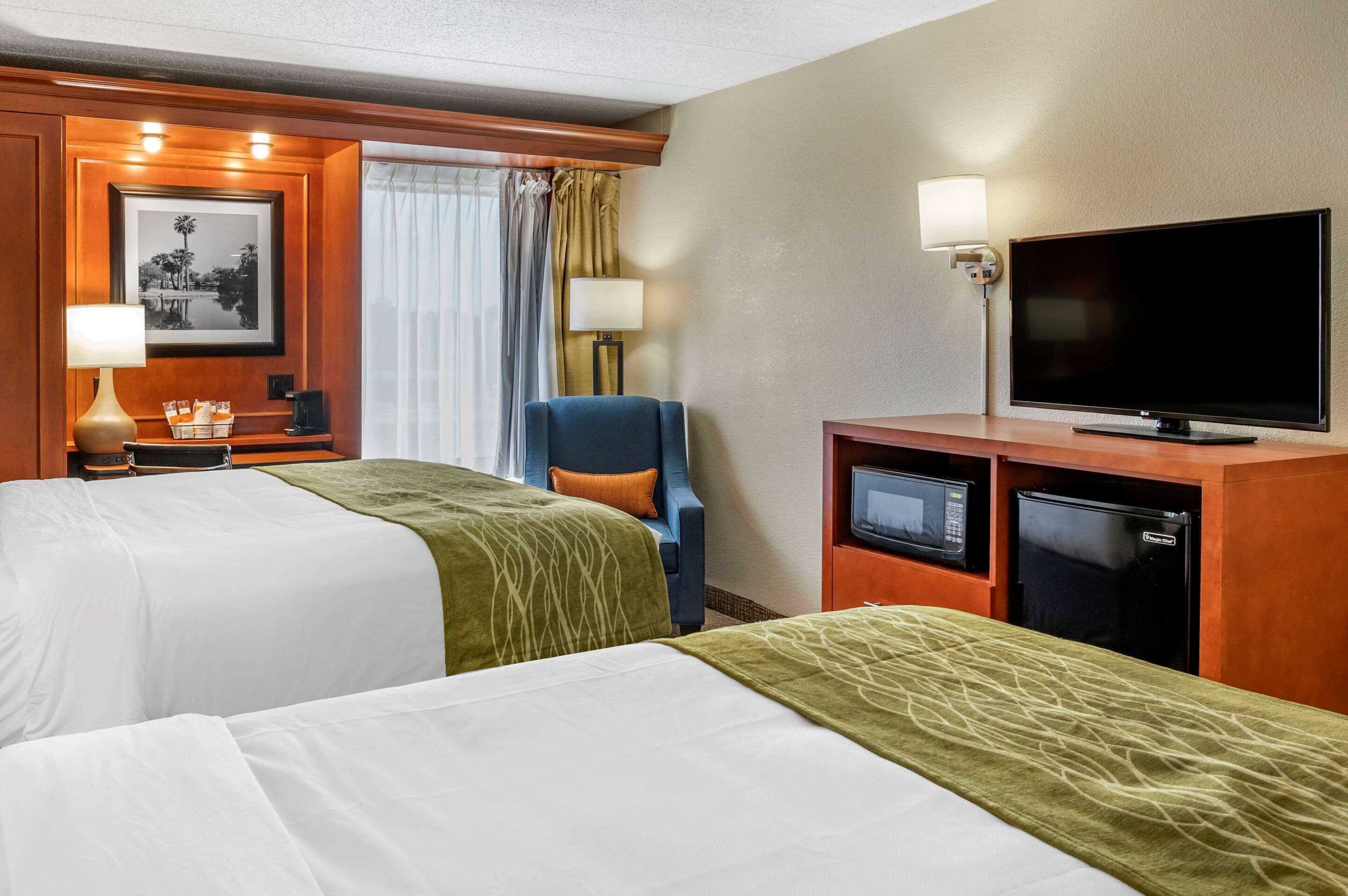 room, 2 queen beds, non smoking | hypo-allergenic bedding, desk, iron/ironing board, free cots/infant beds