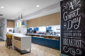 Free daily continental breakfast