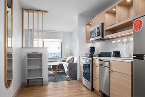 書桌、手提電腦工作空間、熨斗/熨衫板、免費 Wi-Fi