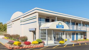 A Days Inn & Suites building with a parking lot, office, and outdoor seating area. - Days Inn & Suites by Wyndham Dayton North (Dayton)