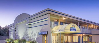 Days Inn & Suites by Wyndham Dayton North