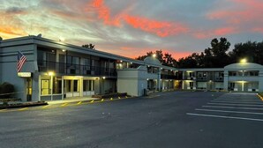 Exterior - Days Inn & Suites by Wyndham Dayton North (Dayton)