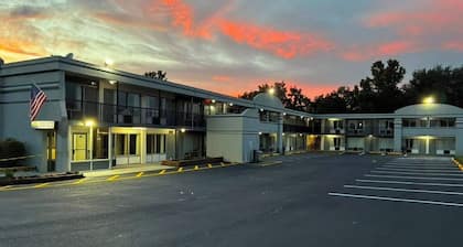 Days Inn & Suites by Wyndham Dayton North