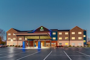 Exterior - Holiday Inn Express Cincinnati North - Monroe by IHG (Monroe)