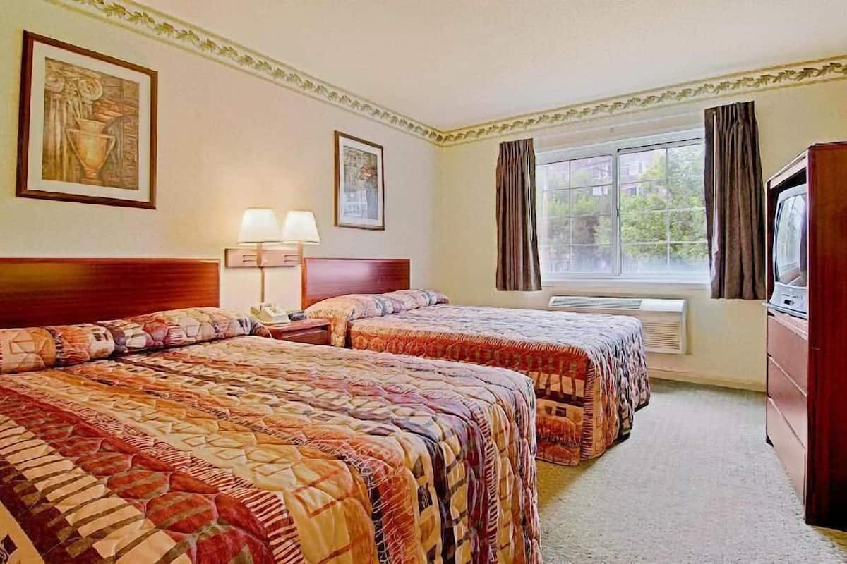 Premium bedding, in-room safe, desk, iron/ironing board