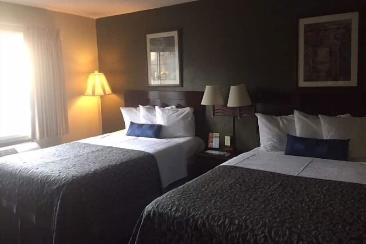 Premium bedding, in-room safe, desk, iron/ironing board