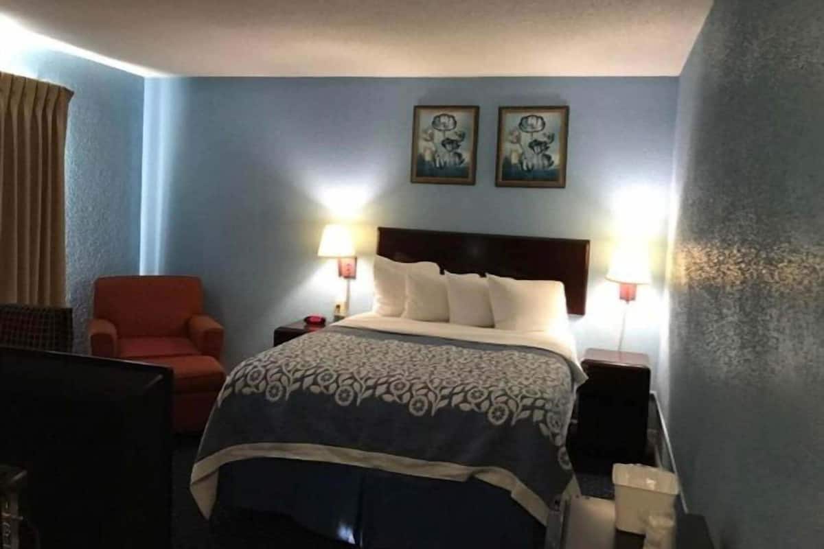 Premium bedding, in-room safe, desk, iron/ironing board