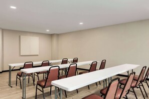 Meeting facility - Days Inn by Wyndham Hillsboro (Hillsboro)