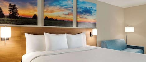 Suite estudio, 1 cama King size, para no fumadores | Escritorio, espacio para trabajar con laptop y cortinas blackout