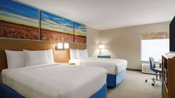 客房, 2 張標準雙人床, 非吸煙房 | 書桌、手提電腦工作空間、遮光窗簾/窗簾、熨斗/熨衫板