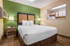 Estudio Deluxe, 1 cama de matrimonio con sofá cama, accesible para personas con discapacidad | 1 dormitorio, colchones con acolchado adicional, escritorio