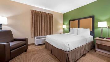 Studio, 1 Queen Bed, Non Smoking | Pillowtop beds, desk, laptop workspace, blackout drapes