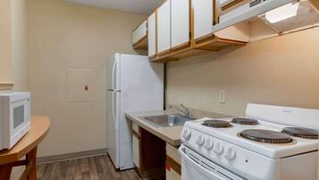 Deluxe Studio, 1 Queen Bed with Sofa bed, Accessible, Non Smoking | Pillowtop beds, desk, laptop workspace, blackout drapes