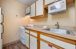 Estudio, 1 cama de matrimonio, no fumadores | 1 dormitorio, colchones con acolchado adicional, escritorio
