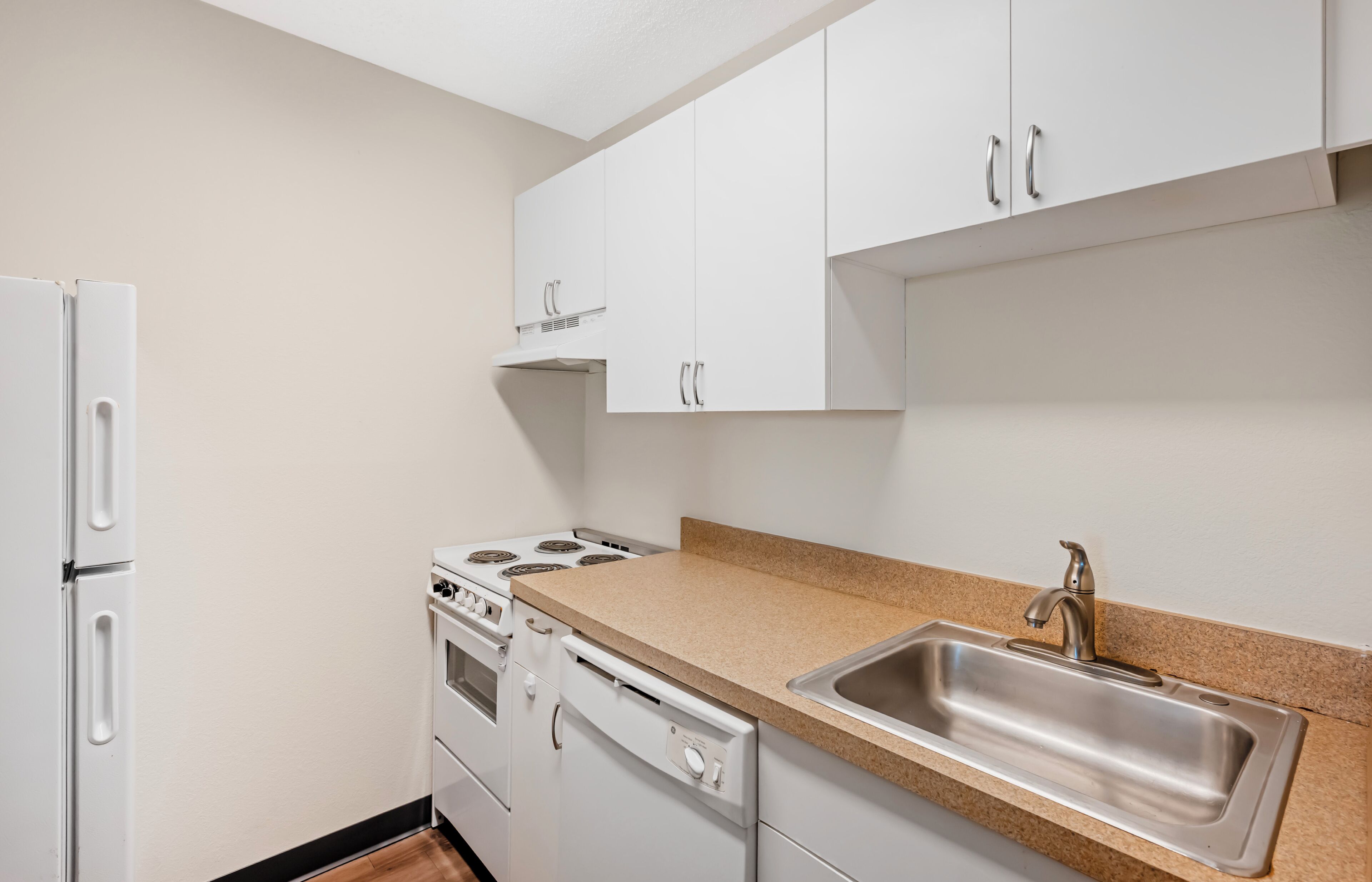 Deluxe Studio, Multiple Beds, Non Smoking | Private kitchen | Coffee/tea maker, fridge, microwave, oven