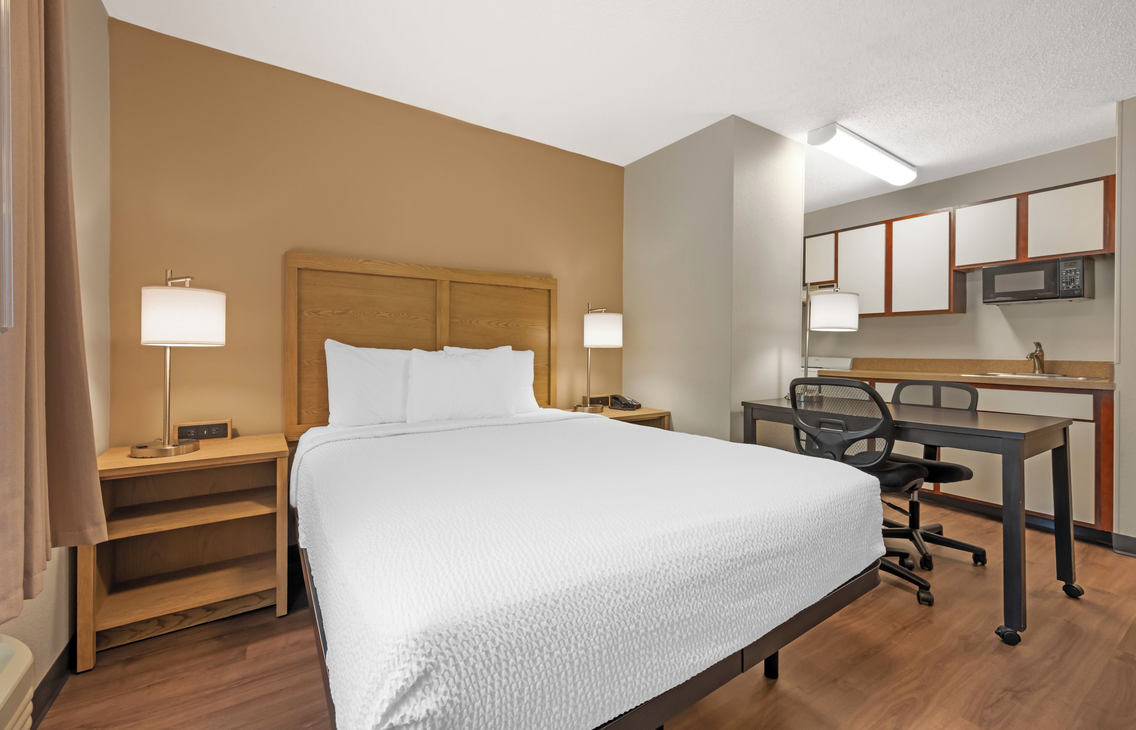 Desk, laptop workspace, iron/ironing board, free WiFi