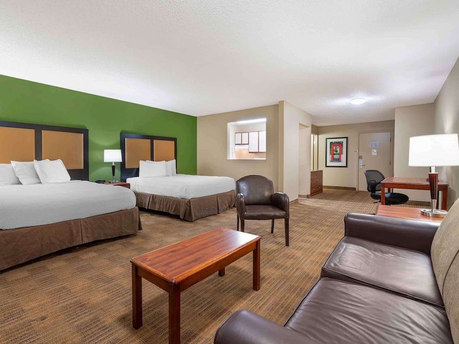 Desk, laptop workspace, iron/ironing board, free WiFi