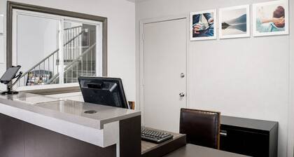 Studio Lodge Springdale Cincinnati