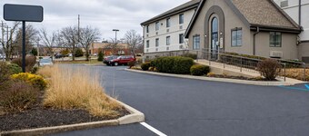 Studio Lodge Springdale Cincinnati