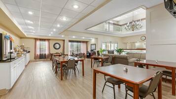 Free daily continental breakfast