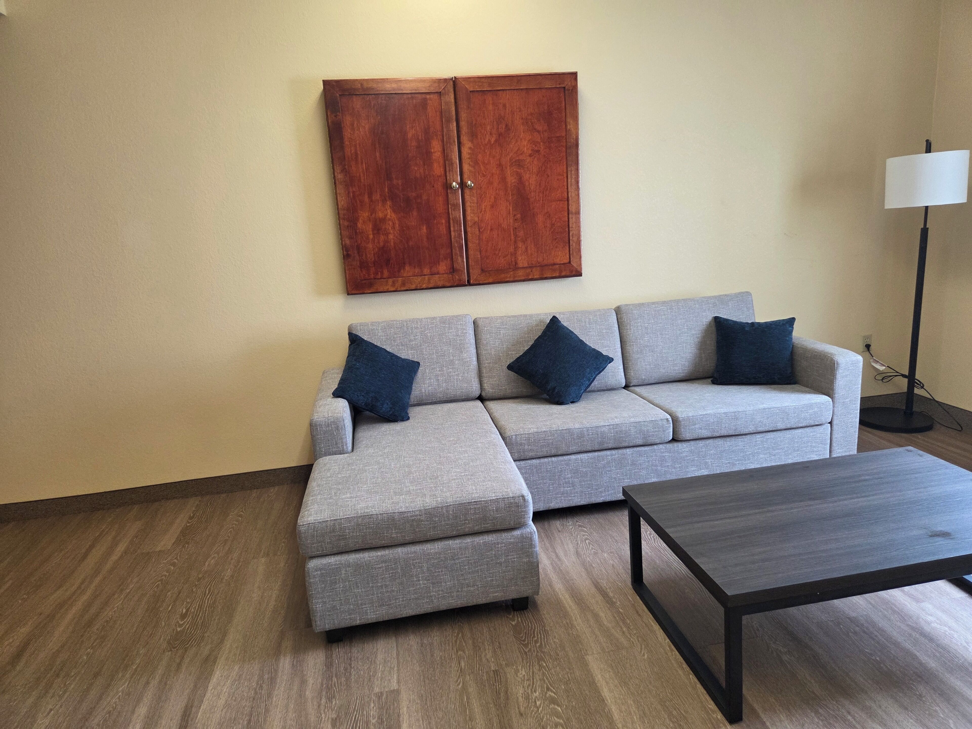 room, 1 queen bed, accessible, non smoking | in-room safe, blackout curtains, iron/ironing board, free wifi