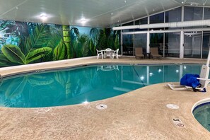Indoor pool, open 8:00 AM to 11:00 PM, pool loungers - Quality Inn & Suites Bellville - Mansfield (Bellville)