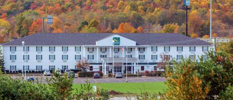 المنشأة من الخارج