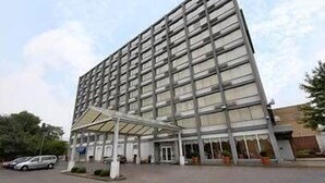Front of property - University Hotel & Suites (Cleveland)