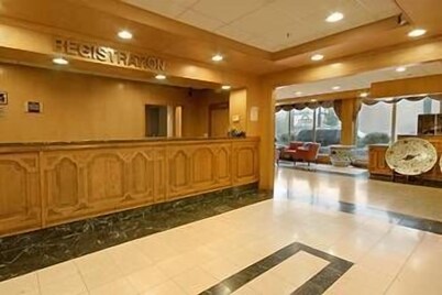 University Hotel & Suites