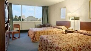 Room - University Hotel & Suites (Cleveland)
