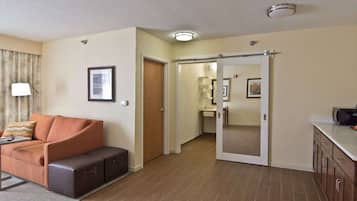 Suite, 1 King Bed, Accessible (No Kitchen, Shower Only) | Living area