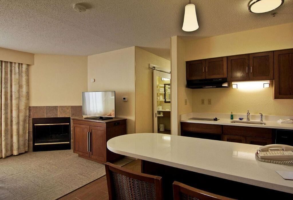 Private kitchen | Microwave, coffee/tea maker