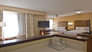 A hotel room with a bed, a desk with a computer, a TV, and a bathroom mirror. - Hampton Inn & Suites Chillicothe (Chillicothe)