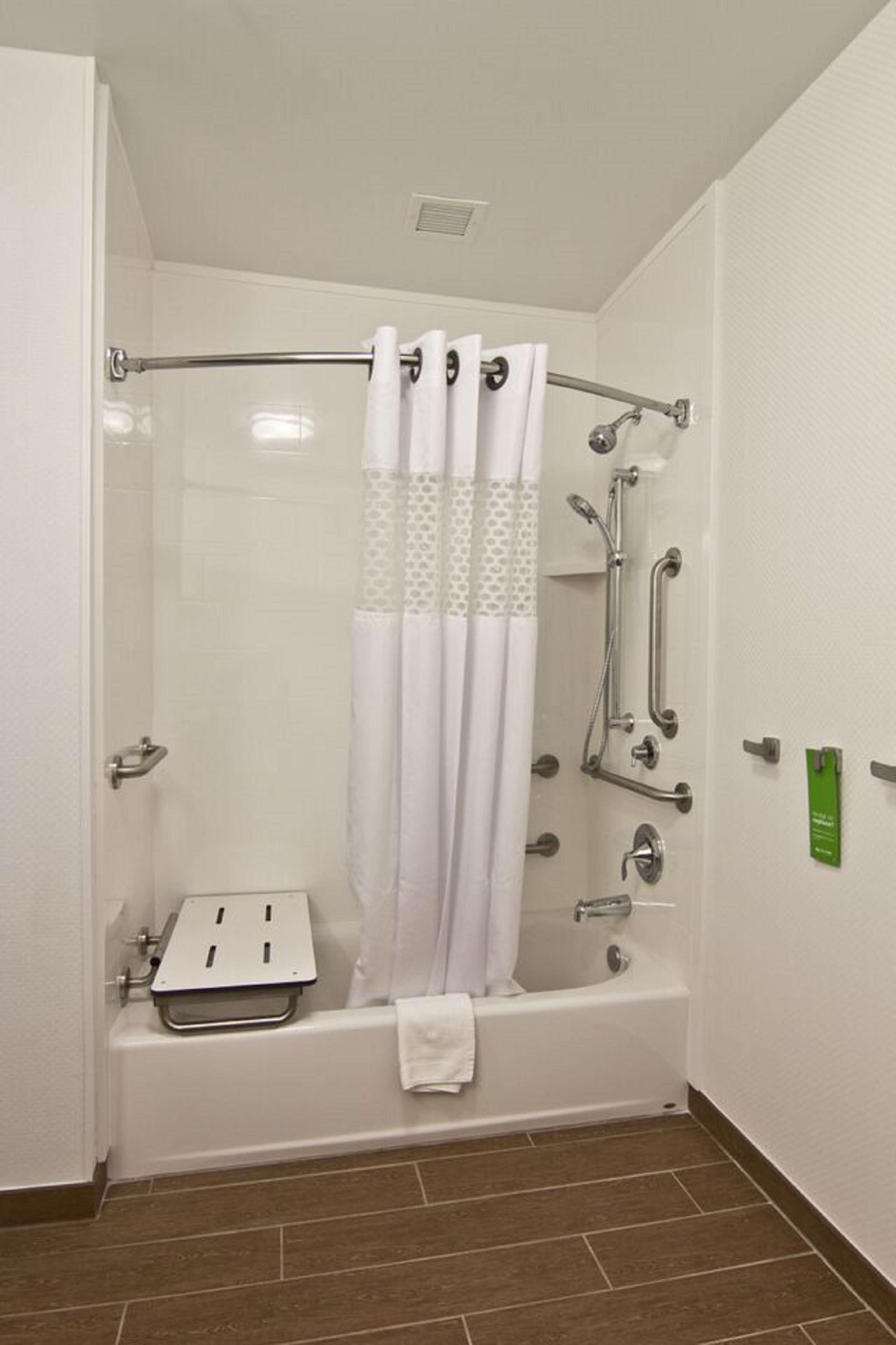 shower, hydromassage showerhead, free toiletries, hair dryer