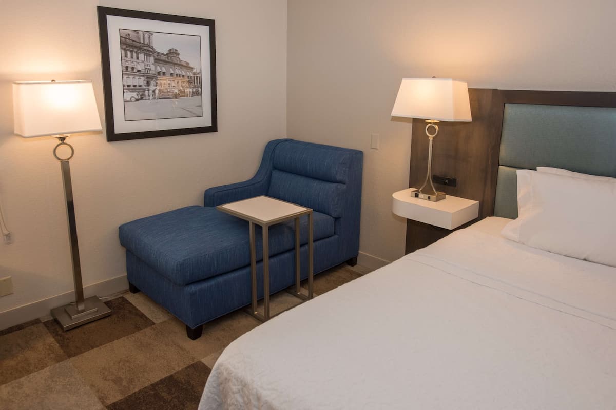 One king bed non smoking | In-room safe, iron/ironing board, free cots/infant beds, rollaway beds