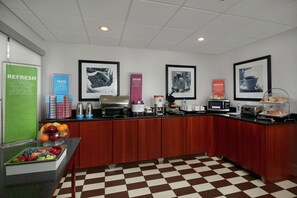 Desayuno continental gratuito y diario