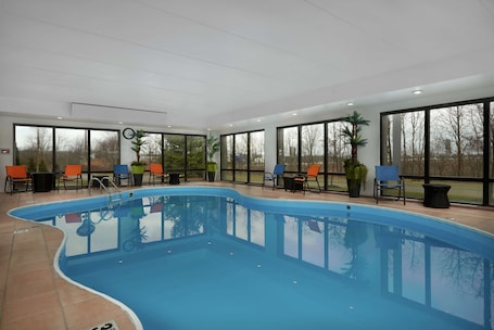 Indoor pool. Hampton Inn by Hilton Youngstown-West I-80